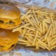 Caixa Casal 2 Cheese Burguer + fritas (250 gramas)